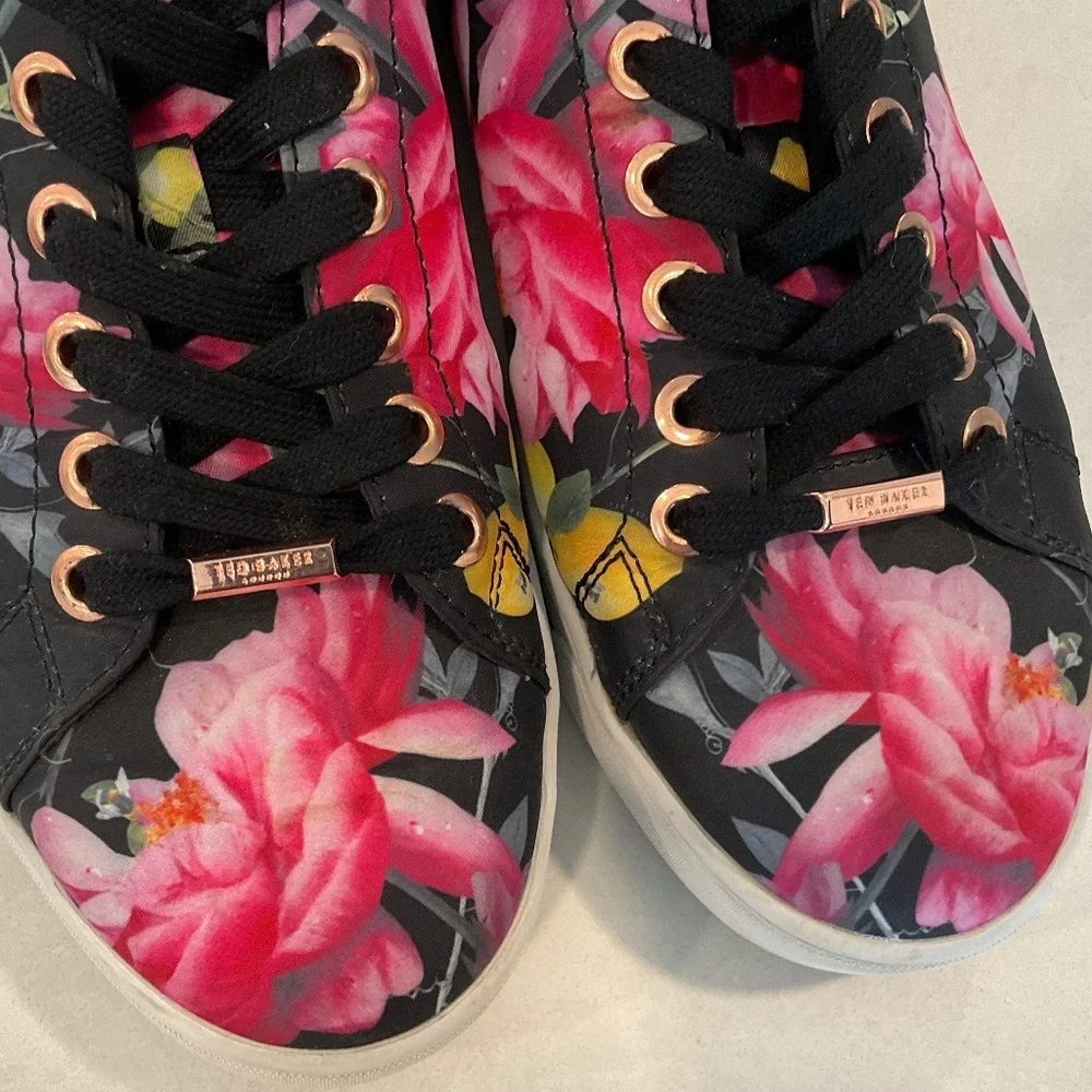 TED BAKER LONDON  Jockei Floral Sneakers Leather Detail Size 9
